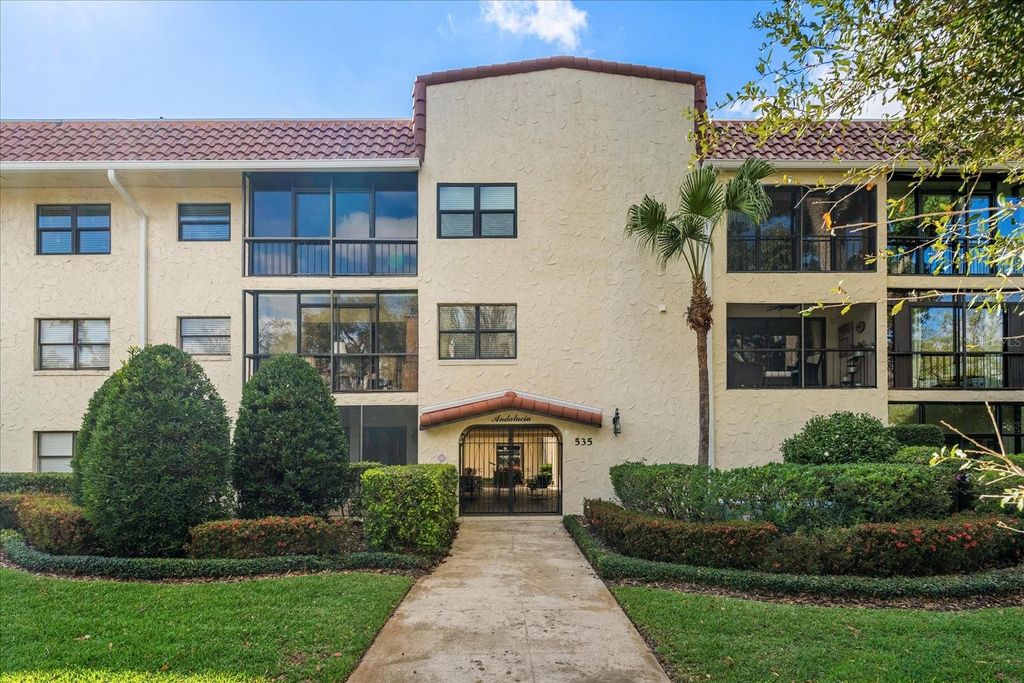 Photo of 535 N Interlachen Avenue #106, Winter Park, FL 32789 (MLS # O6376040)