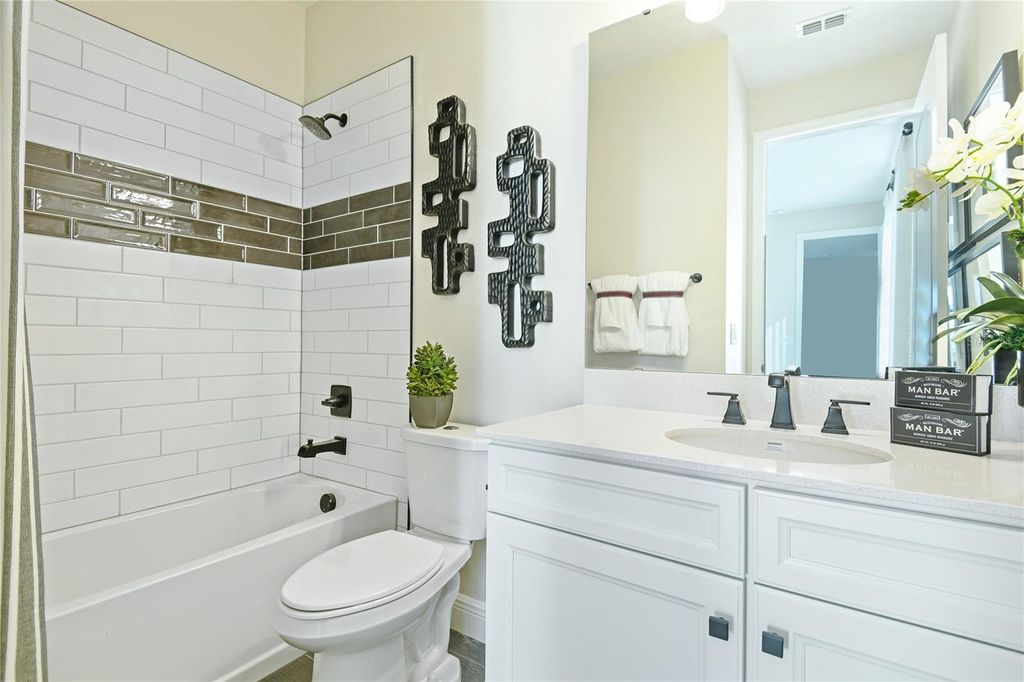 Photo of 1565 Daisy Hill Avenue, Dundee, FL 33838 (MLS # S5146221)