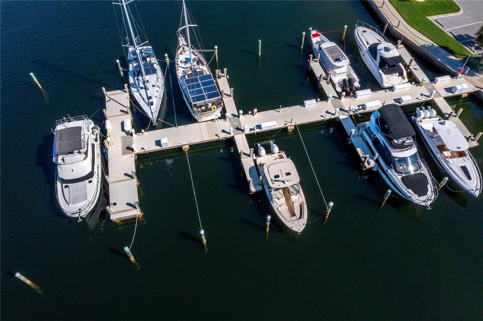 LONGBOAT KEY MOORINGS - Residential