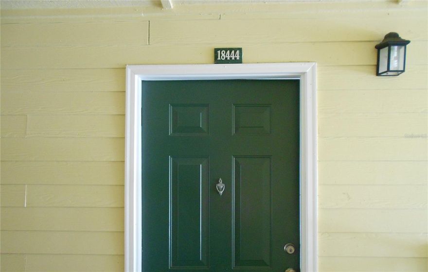 Great opportunity. Super cozy and spacious 1/1 condo located in the third floor, no upstairs neighbors. Totally equipped including washer and dryer. Brand new windows, just painted, new carpet, new light fixtures and faucets. This unit features high ceilings and crown molding. Amazing location, close to business, movie theater, entertainment, restaurants, and much more, top rated schools and close to I-75. This can be your new home.