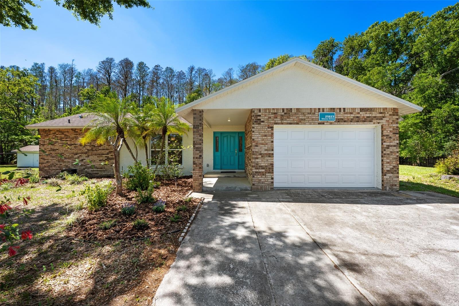 CONNERS LAKE FRONT ESTATES - Residential