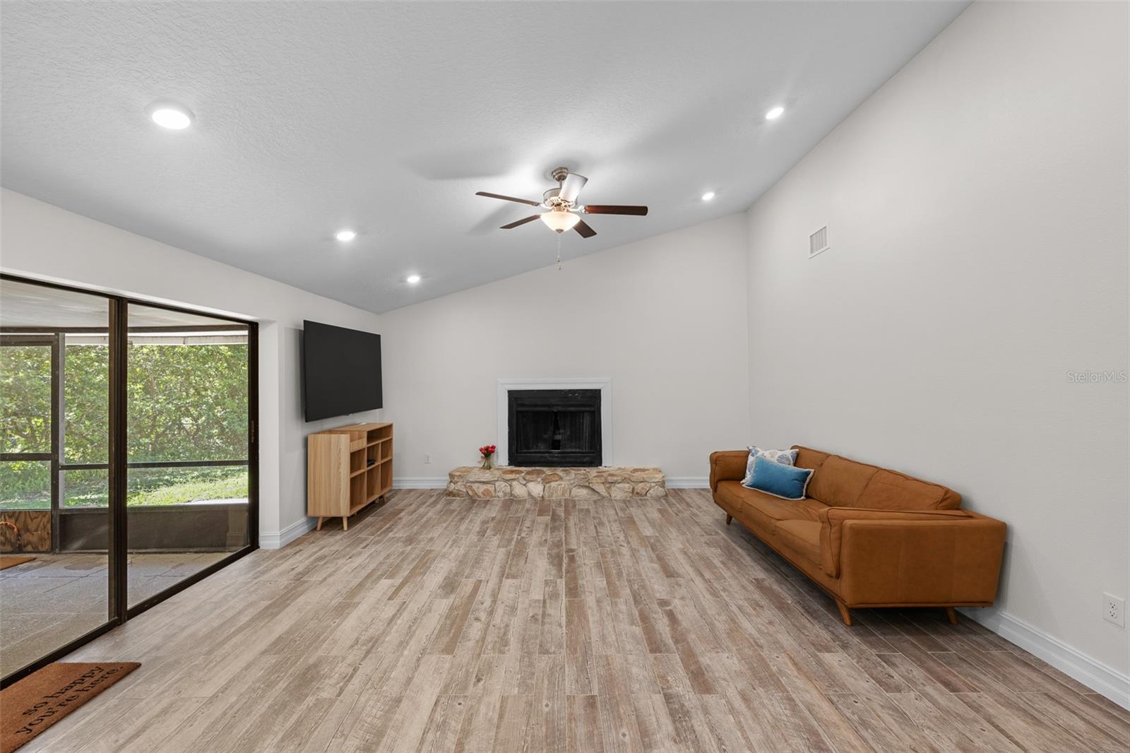 CONNERS LAKE FRONT ESTATES - Residential