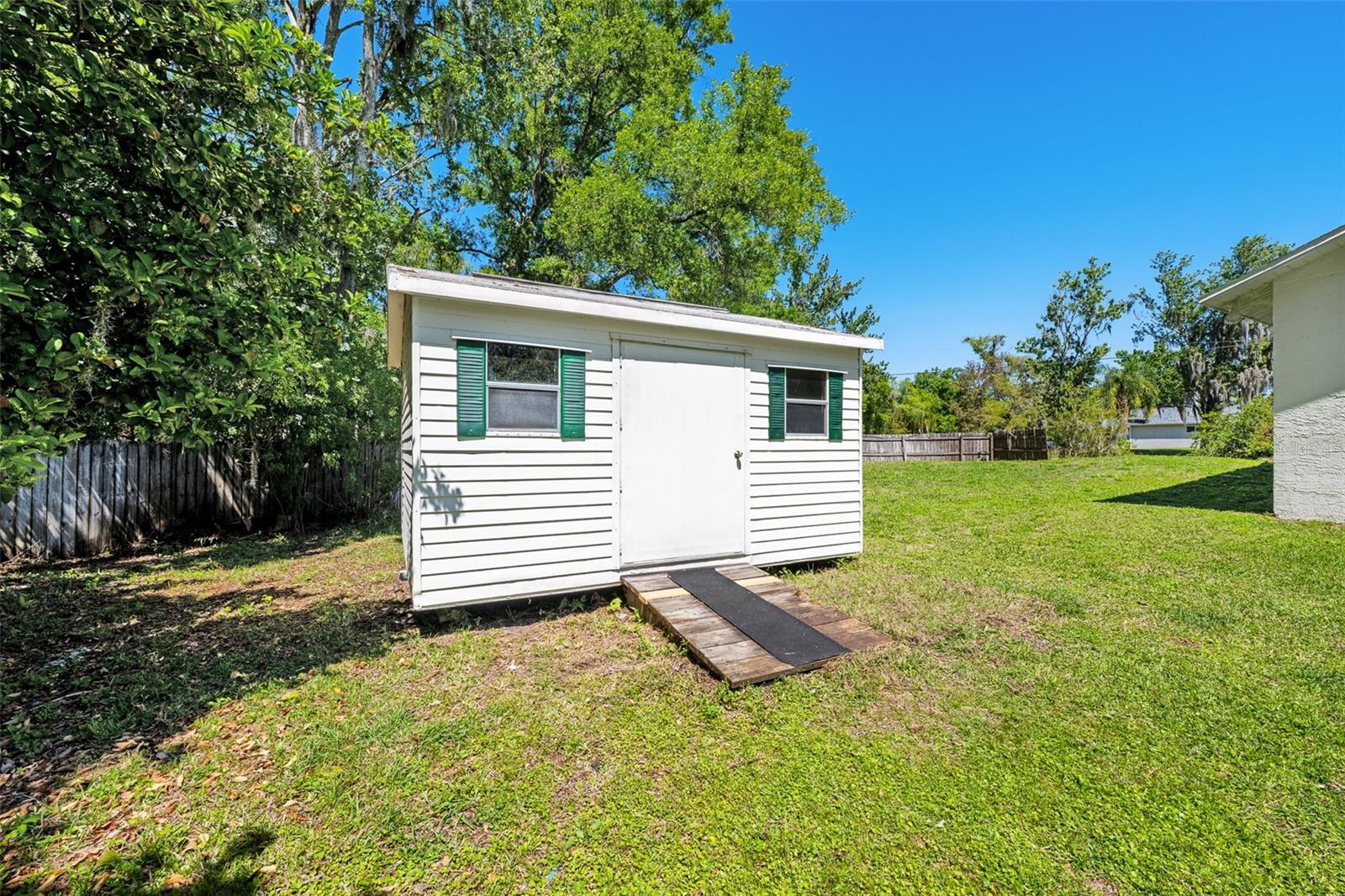 CONNERS LAKE FRONT ESTATES - Residential