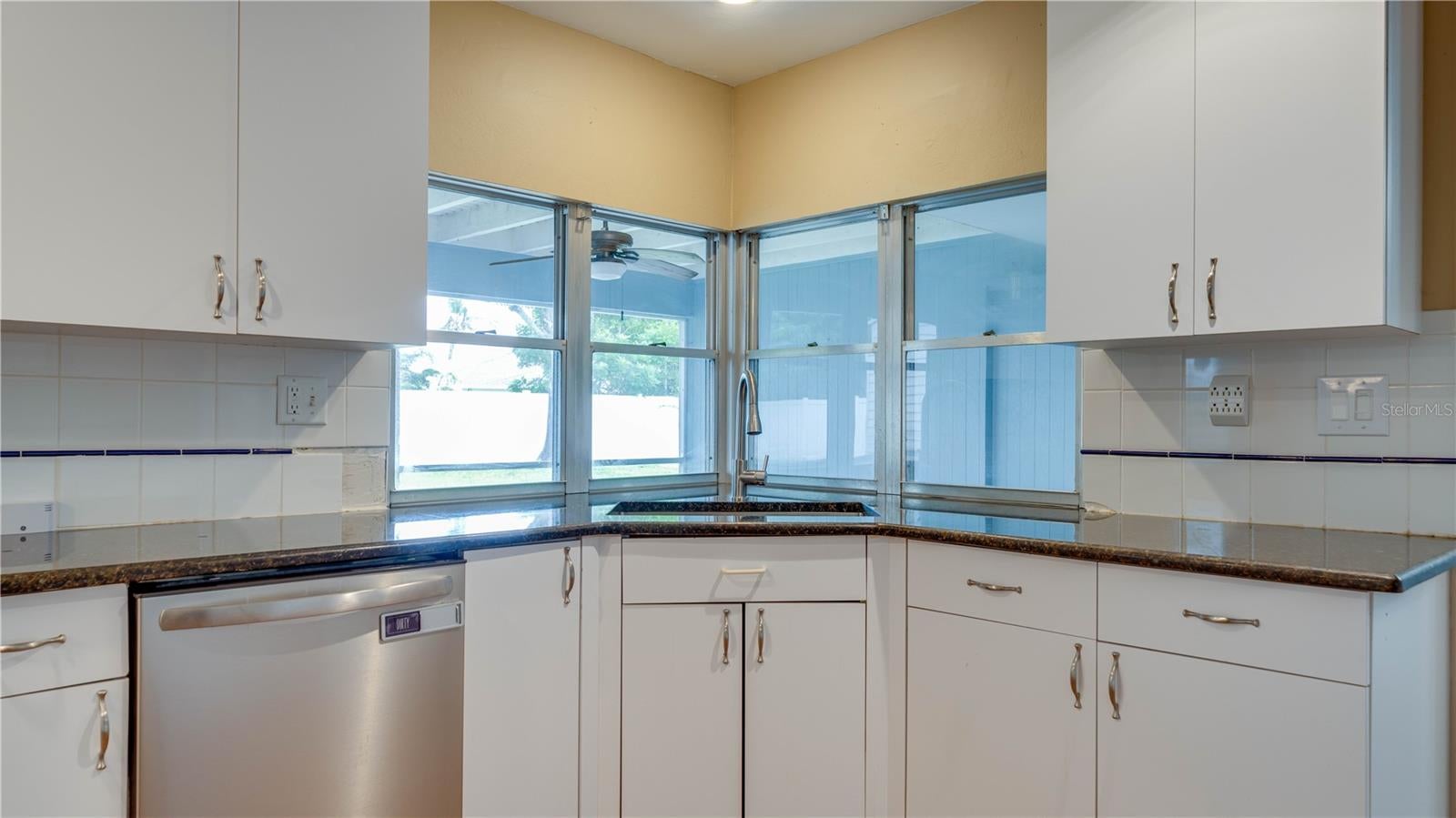 909 SE 27TH STREET