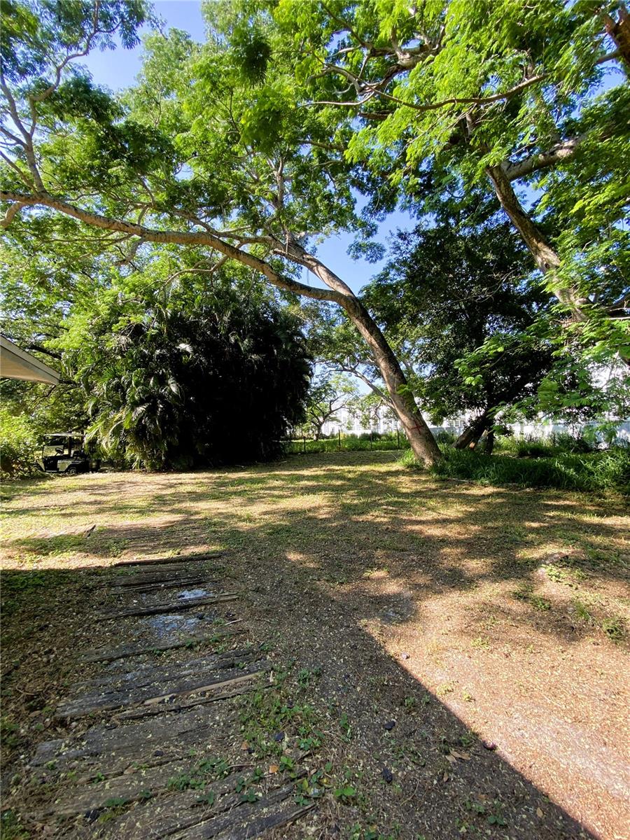 LAKE LIZZIE ESTATES - Residential Lease