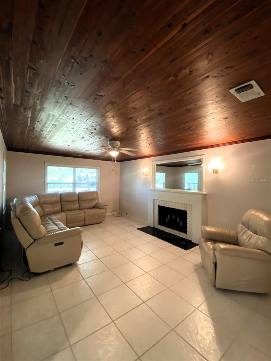 LAKE LIZZIE ESTATES - Residential Lease