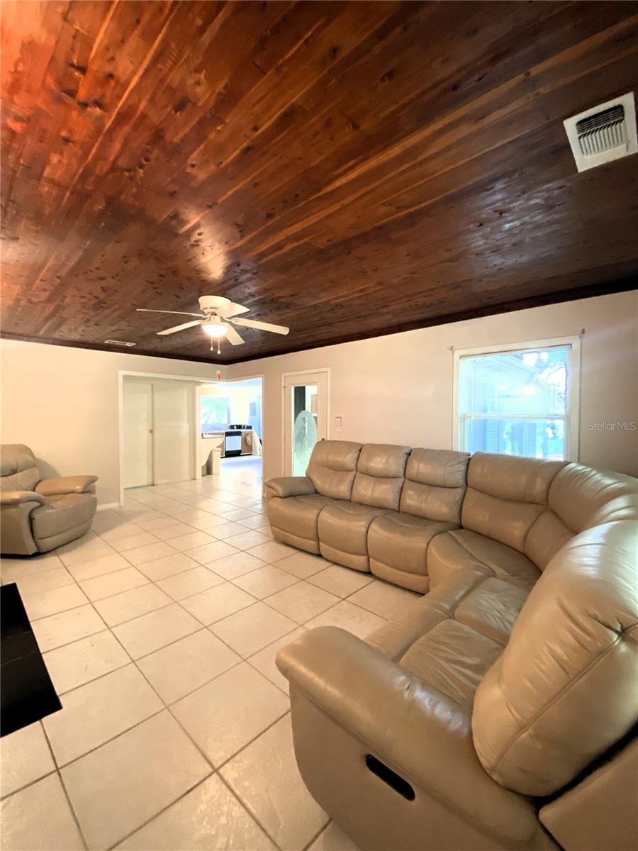 LAKE LIZZIE ESTATES - Residential Lease