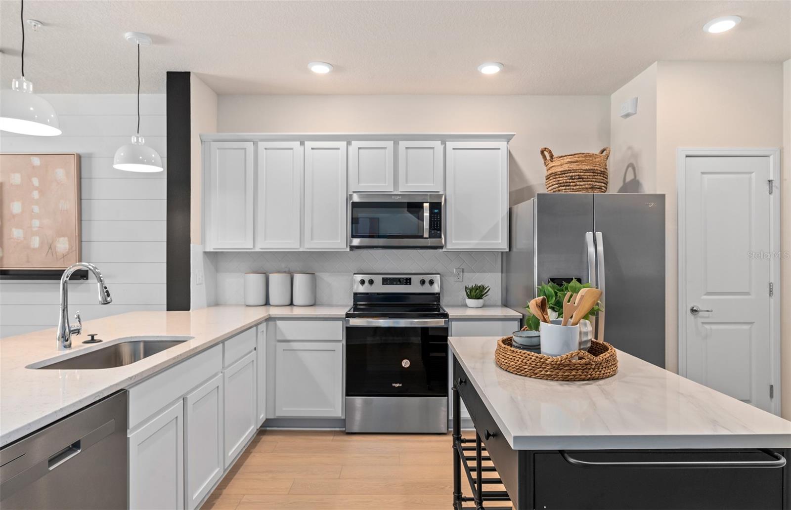 393 MEADOWLAND POINT