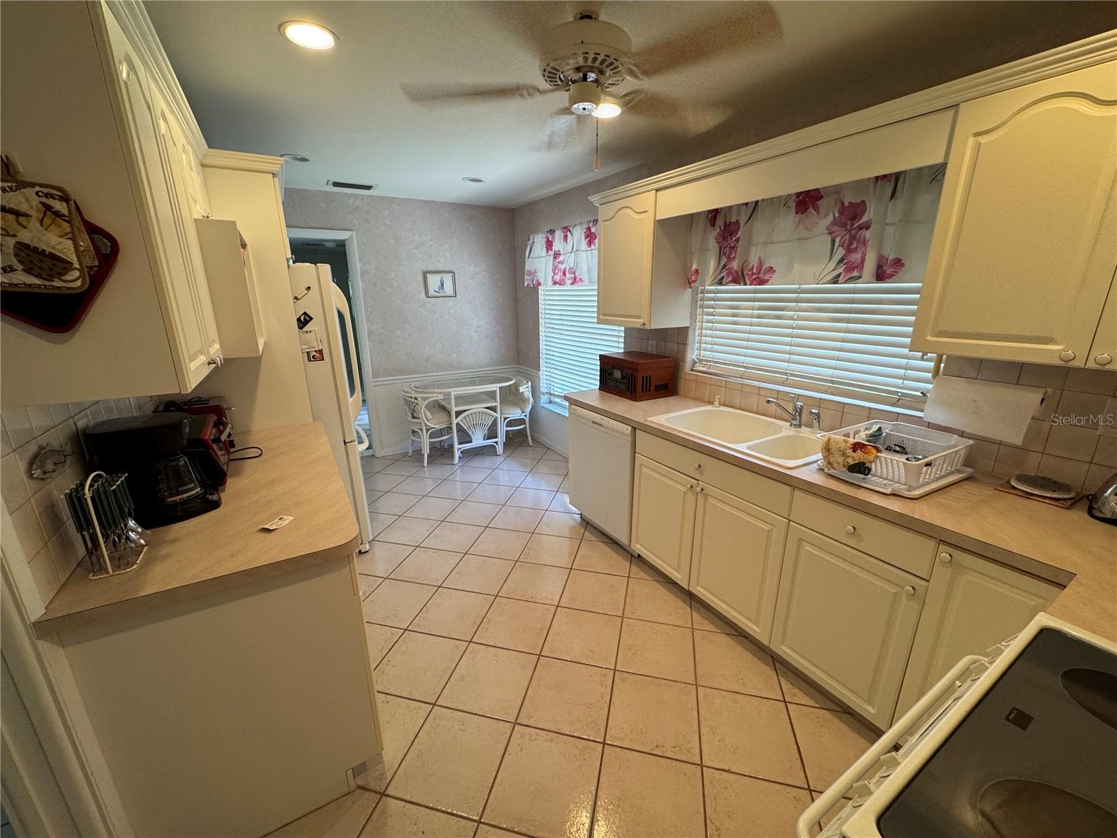 VENICE GARDENS - Residential Lease