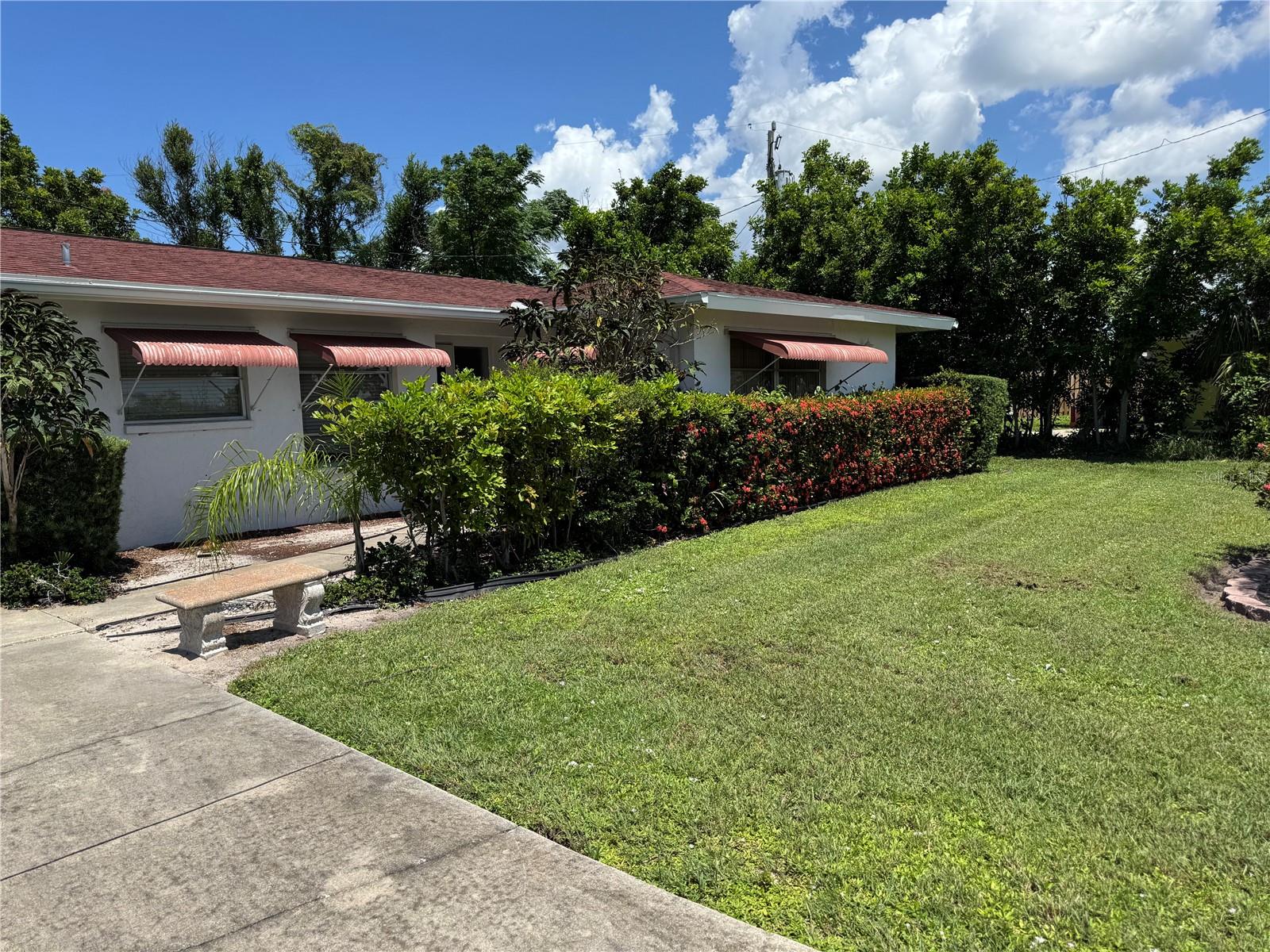 *** SEASONAL RENTAL AVAILABLE *** Fully furnished, 2 bedroom 2 bathroom home located in Venice Gardens.. Just minutes away from local shops, restaurants, and beaches. Subject to 13% Florida lodging tax.