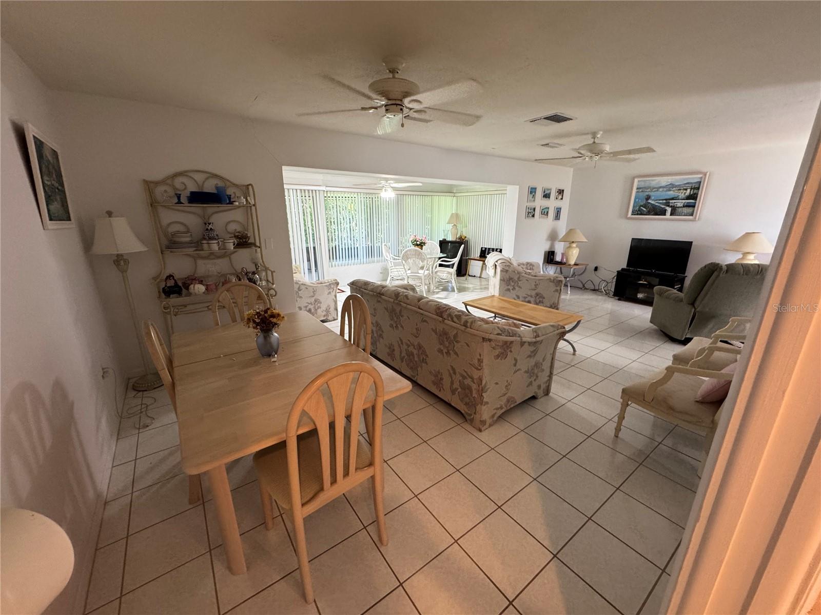VENICE GARDENS - Residential Lease