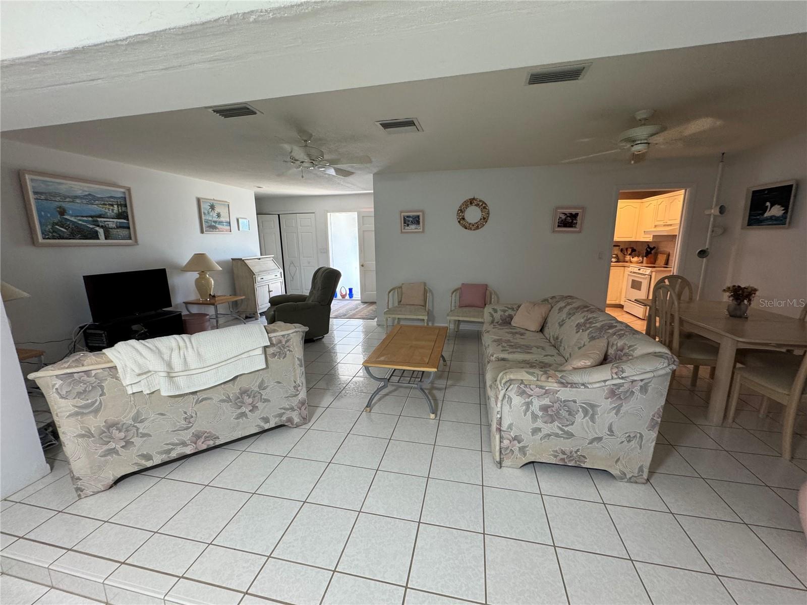VENICE GARDENS - Residential Lease