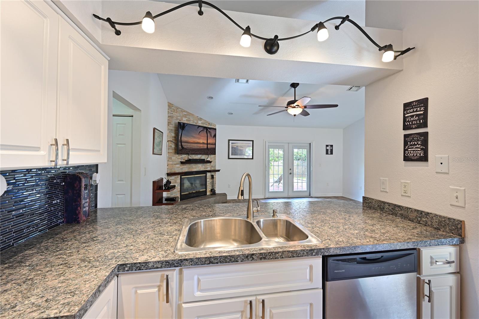 MAGNOLIA MANOR RIVER SEC - Residential