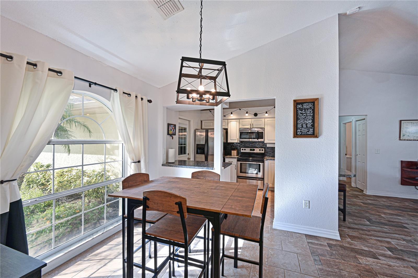 MAGNOLIA MANOR RIVER SEC - Residential