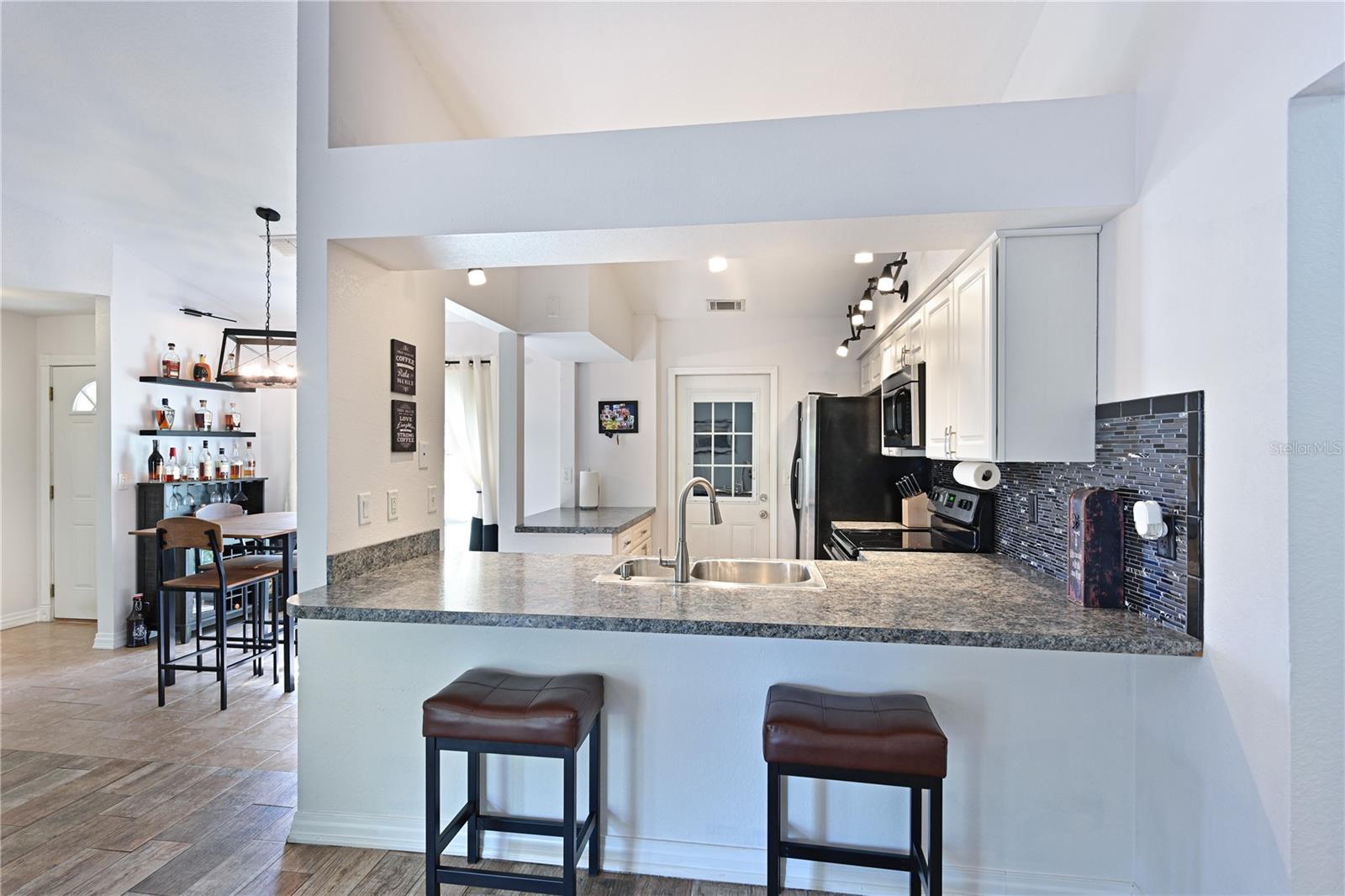 MAGNOLIA MANOR RIVER SEC - Residential