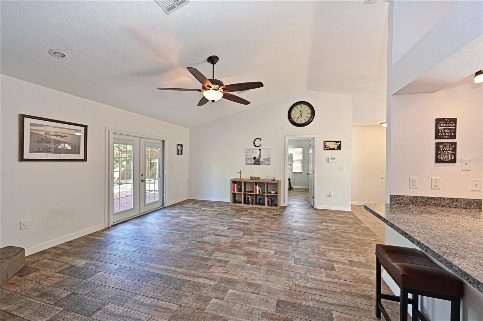 MAGNOLIA MANOR RIVER SEC - Residential