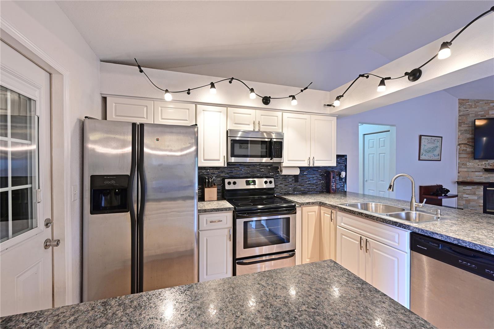 MAGNOLIA MANOR RIVER SEC - Residential