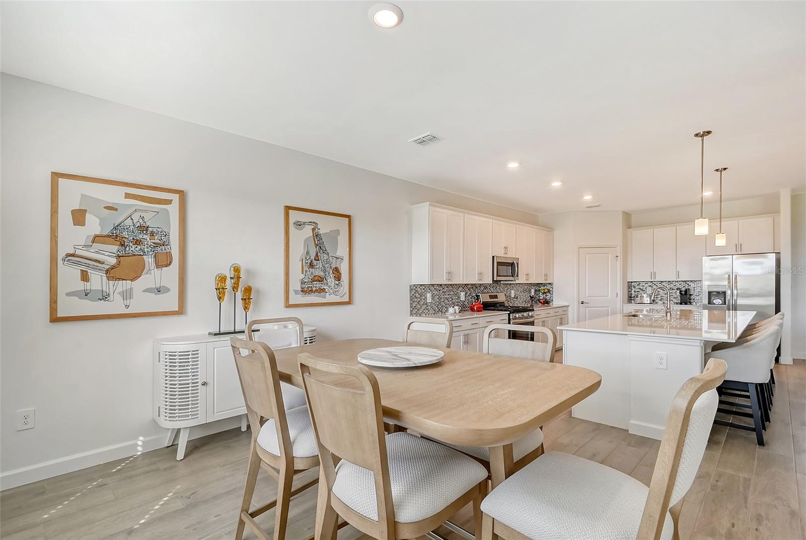 LORRAINE LAKES - Residential Lease