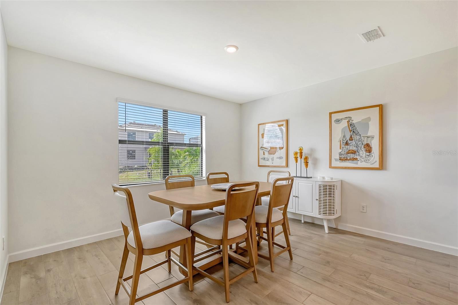 LORRAINE LAKES - Residential Lease