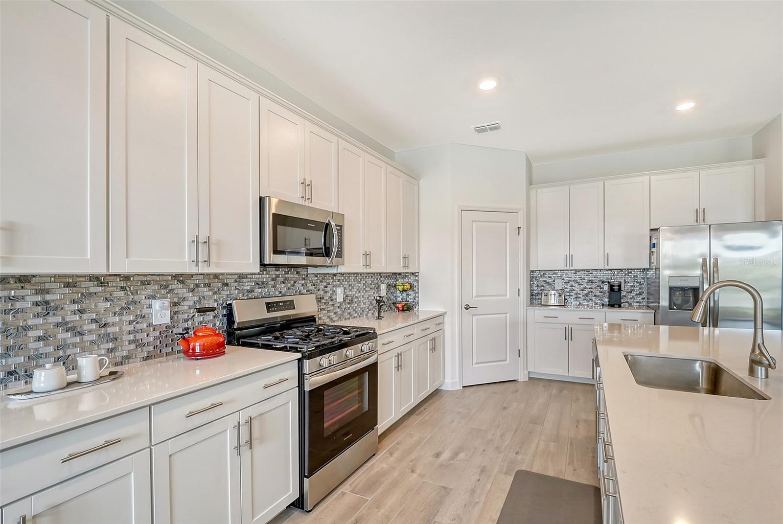 LORRAINE LAKES - Residential Lease