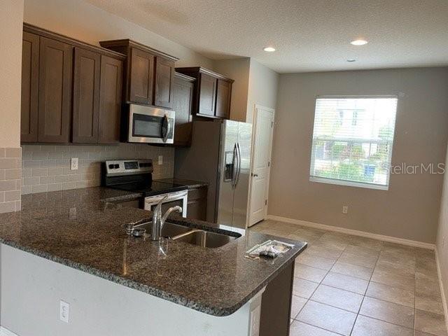 BAYTOWN SQUARE - Residential Lease