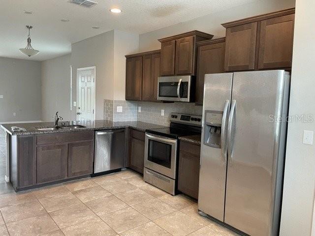 BAYTOWN SQUARE - Residential Lease