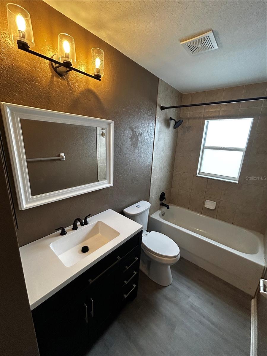 COLONIAL HILLS - Residential