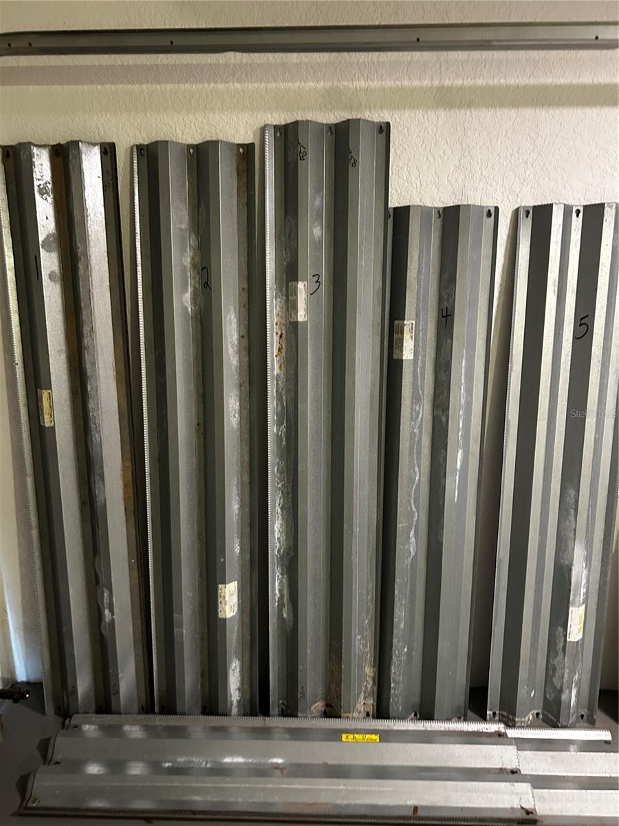 COLONIAL HILLS - Residential