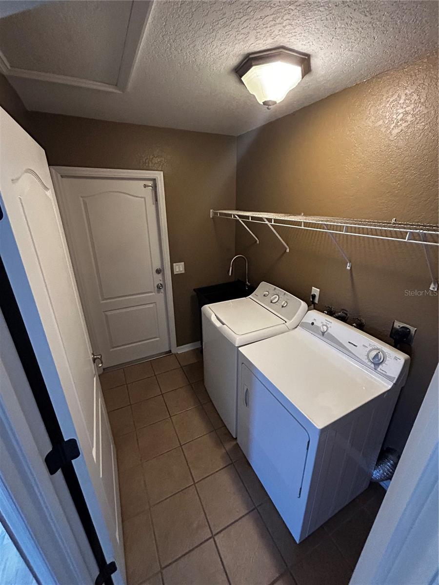 COLONIAL HILLS - Residential