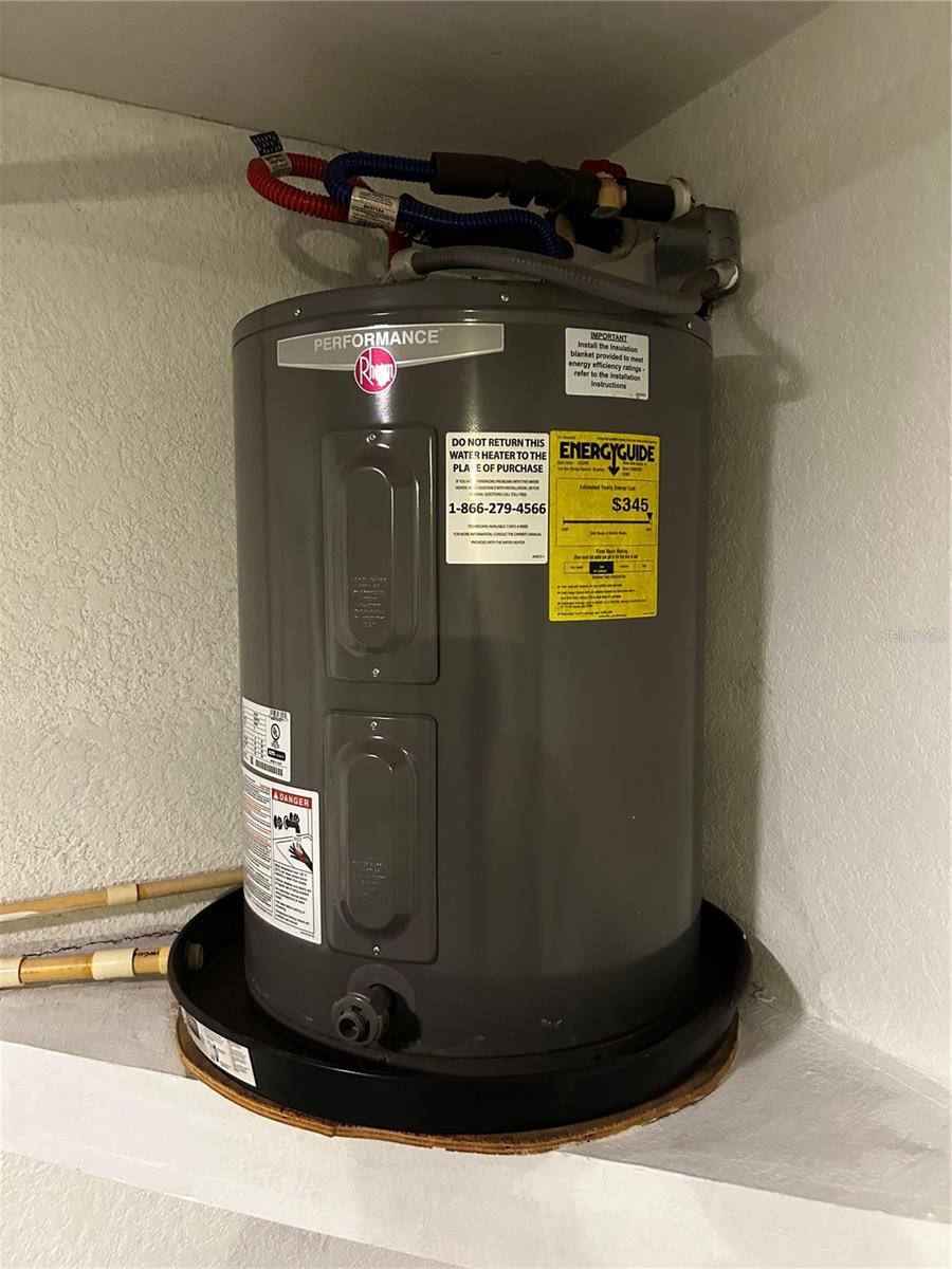 COLONIAL HILLS - Residential