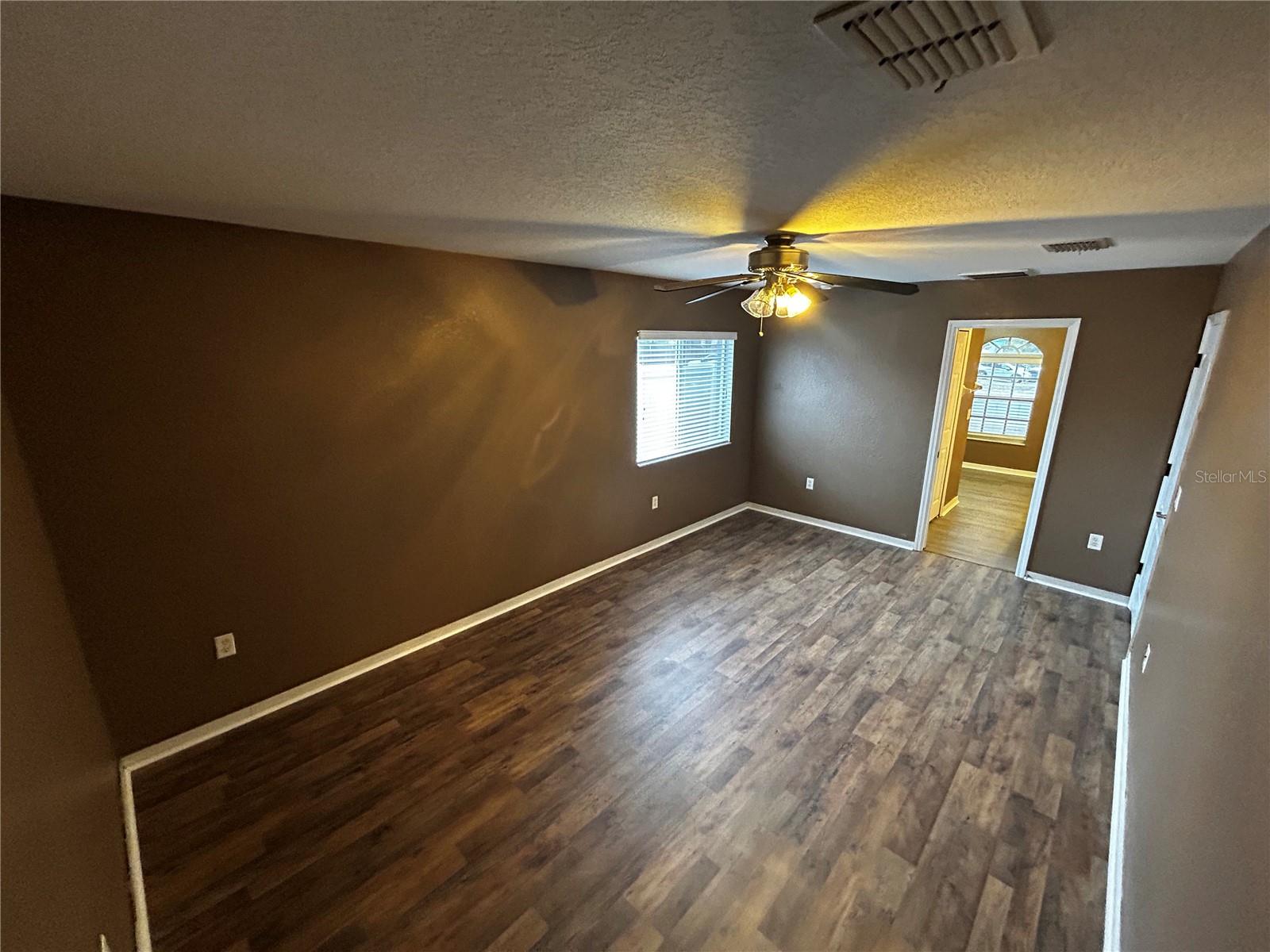 COLONIAL HILLS - Residential