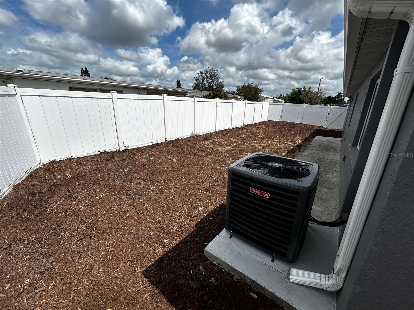 COLONIAL HILLS - Residential