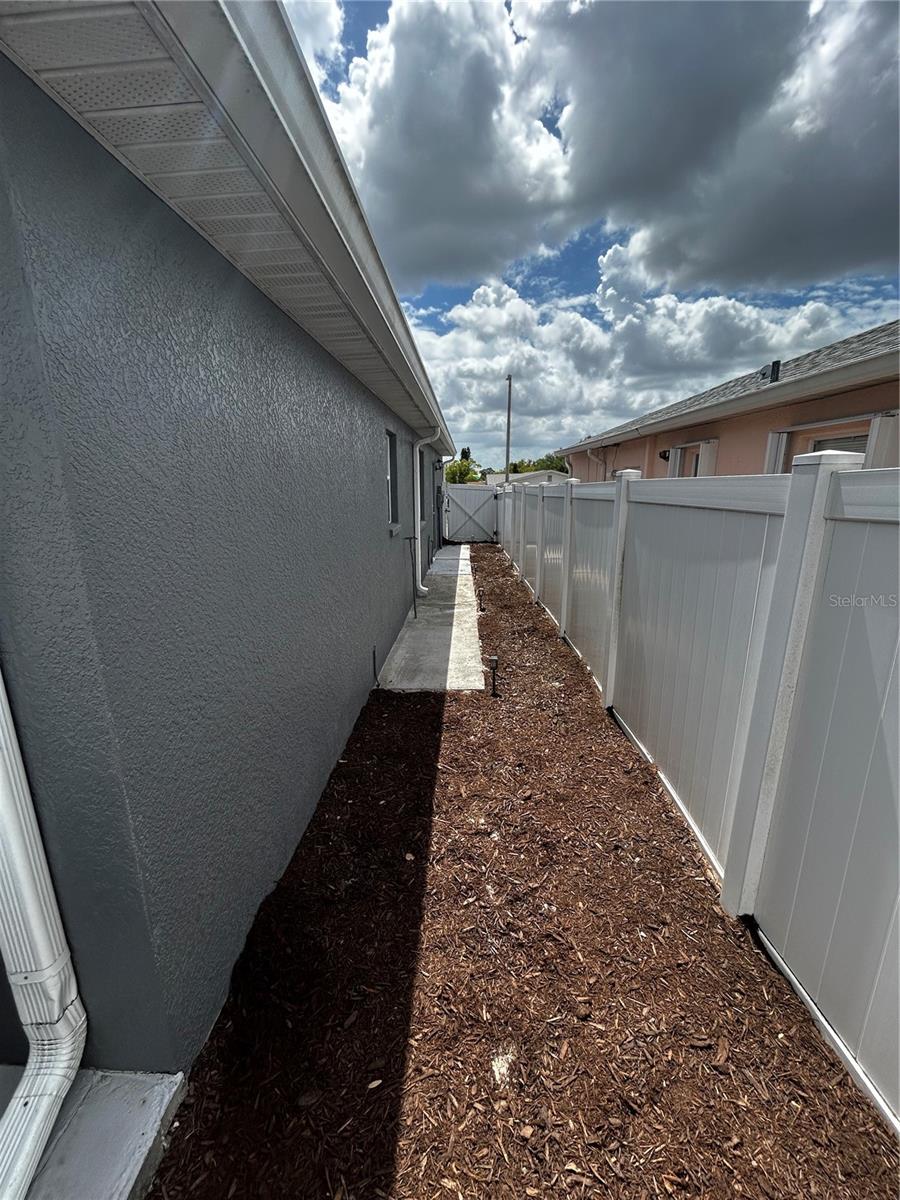 COLONIAL HILLS - Residential