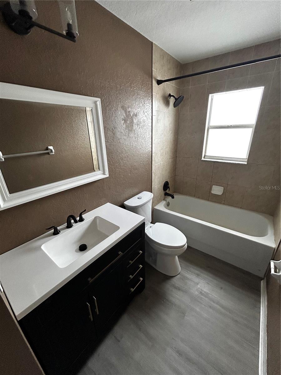 COLONIAL HILLS - Residential