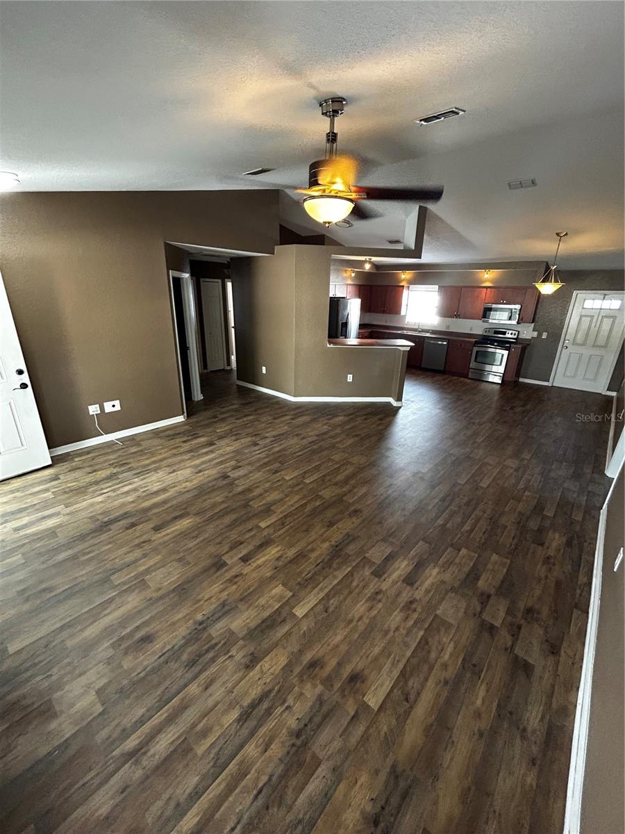 COLONIAL HILLS - Residential