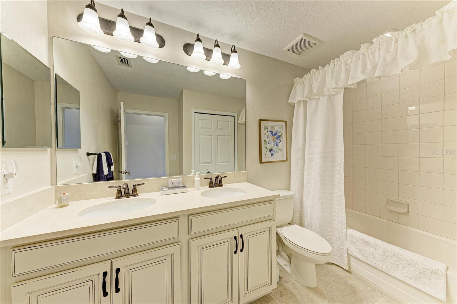 CREEKWOOD TWNHMS - Residential