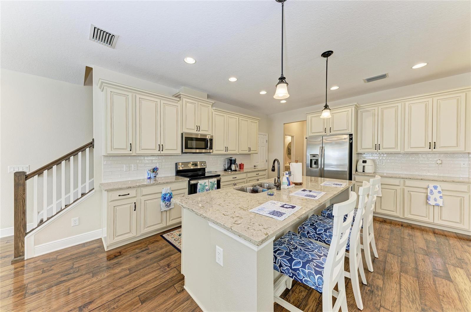 CREEKWOOD TWNHMS - Residential