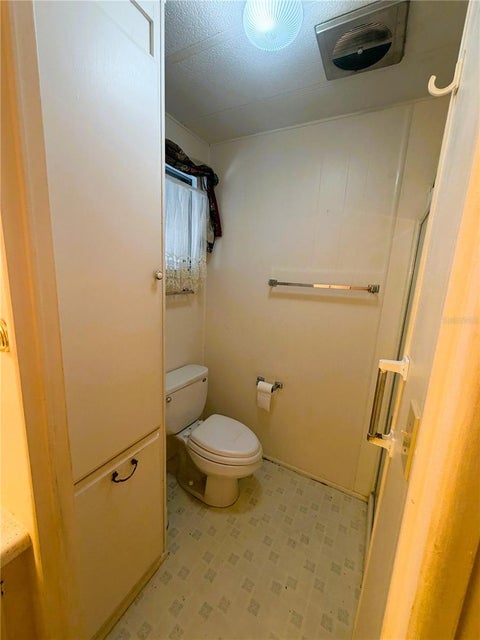 Tiny photo for 209 Jacaranda Drive, Leesburg, FL 34748 (MLS # R4911523)