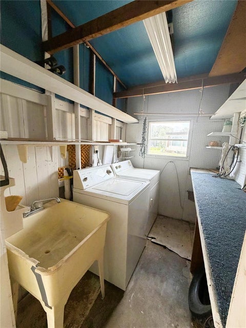 Tiny photo for 209 Jacaranda Drive, Leesburg, FL 34748 (MLS # R4911523)