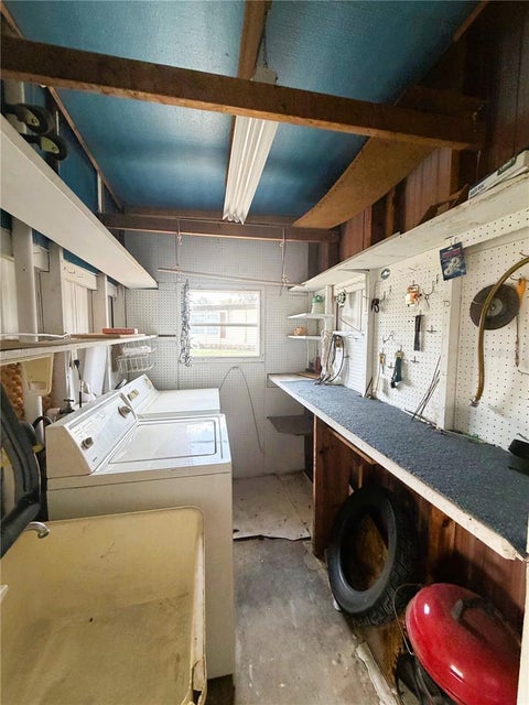 Tiny photo for 209 Jacaranda Drive, Leesburg, FL 34748 (MLS # R4911523)