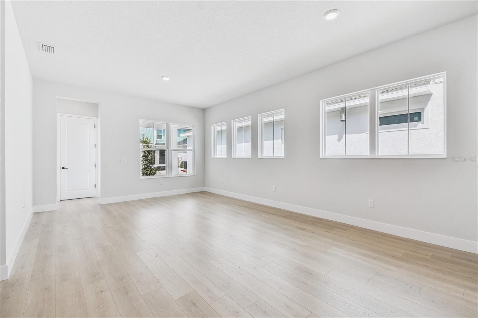 EMERALD LANDING AT WATERSIDE - Residential