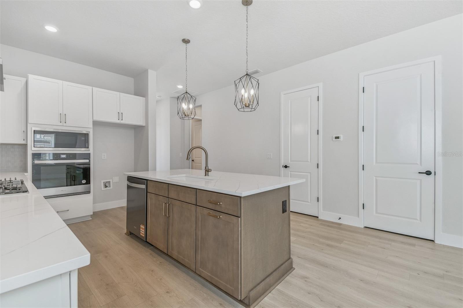 EMERALD LANDING AT WATERSIDE - Residential