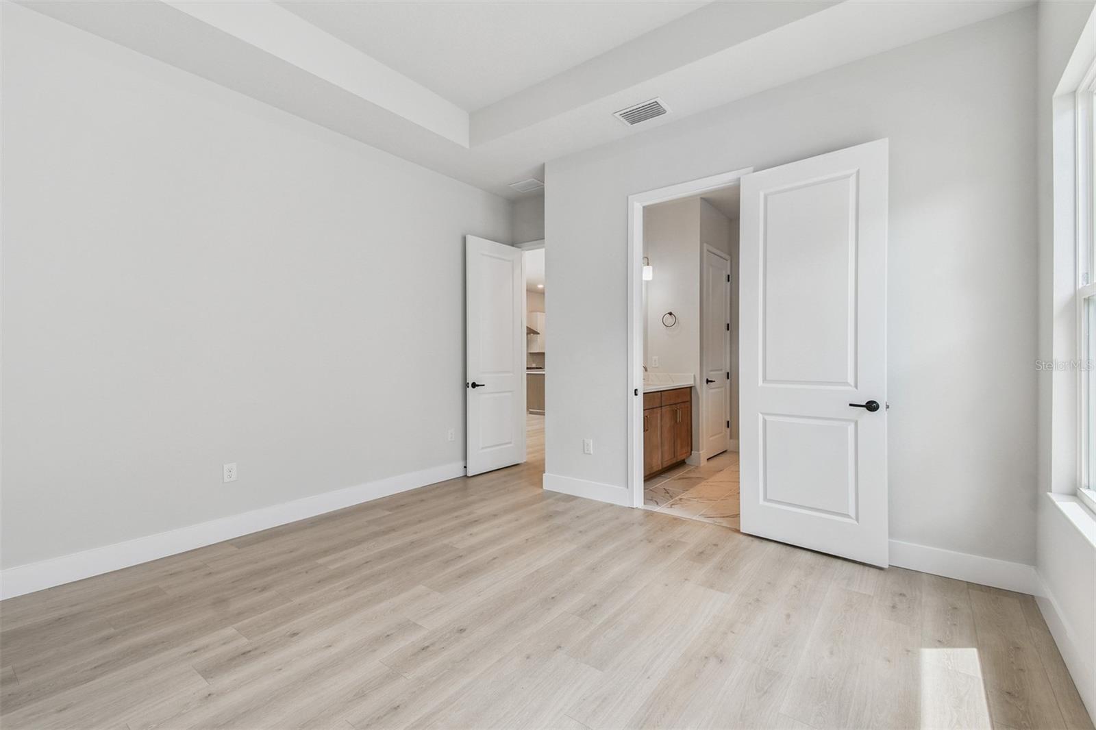 EMERALD LANDING AT WATERSIDE - Residential