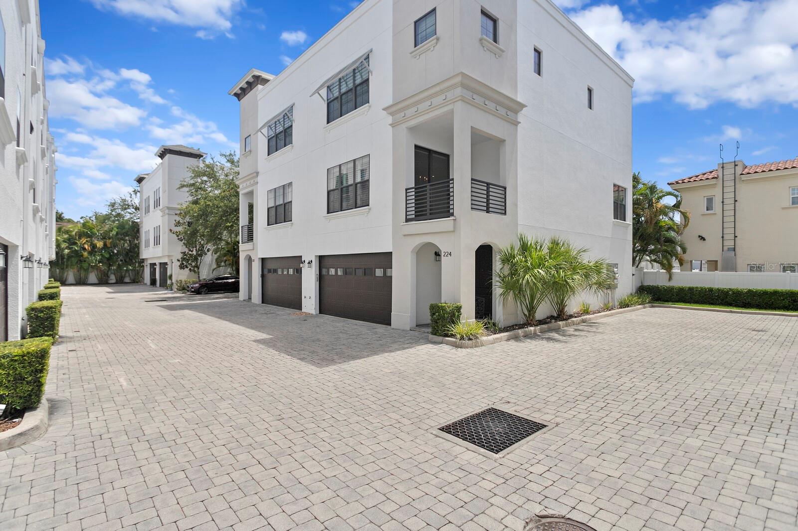 AUDUBON AVE TWNHMS - Residential