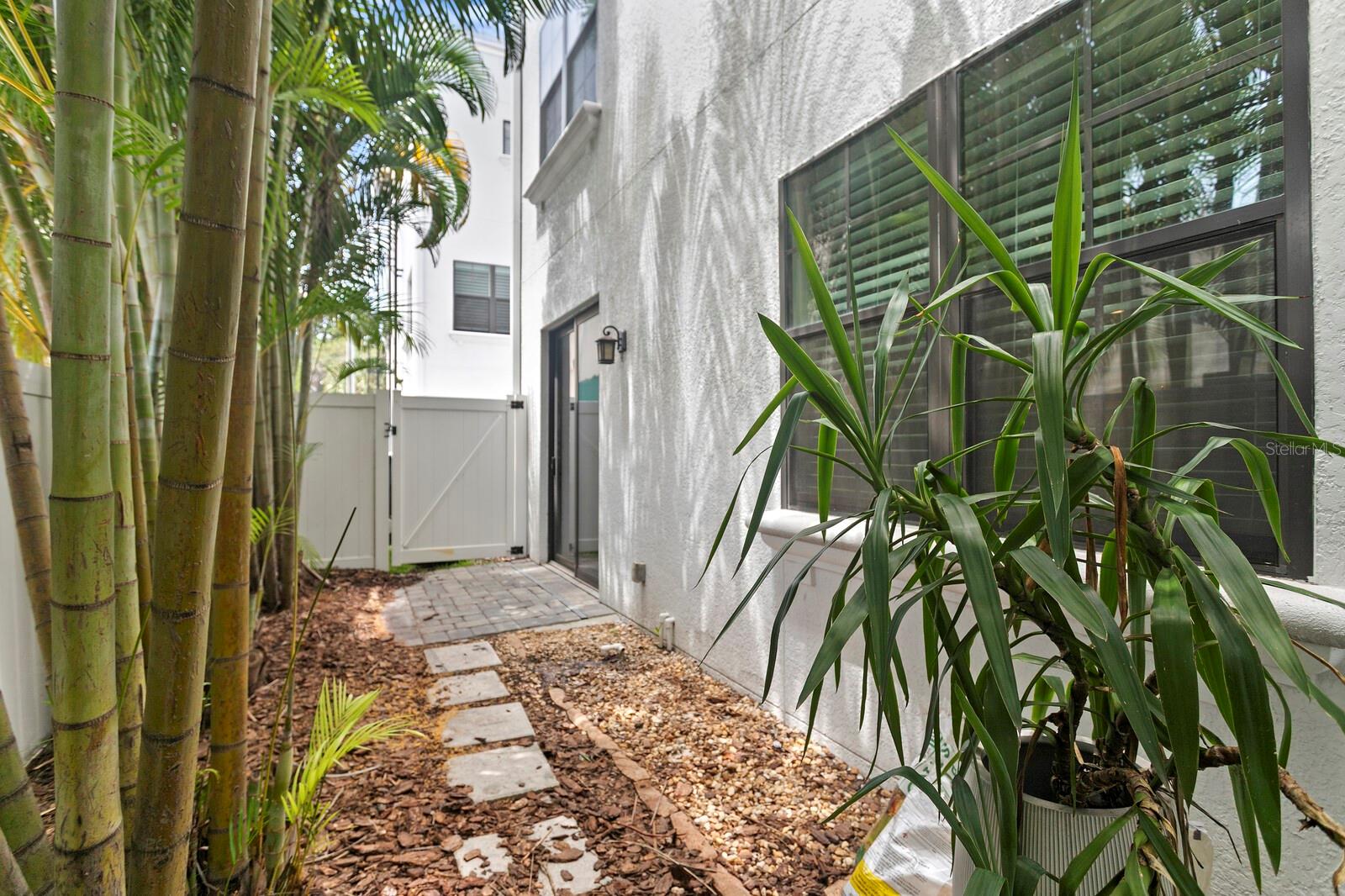 AUDUBON AVE TWNHMS - Residential