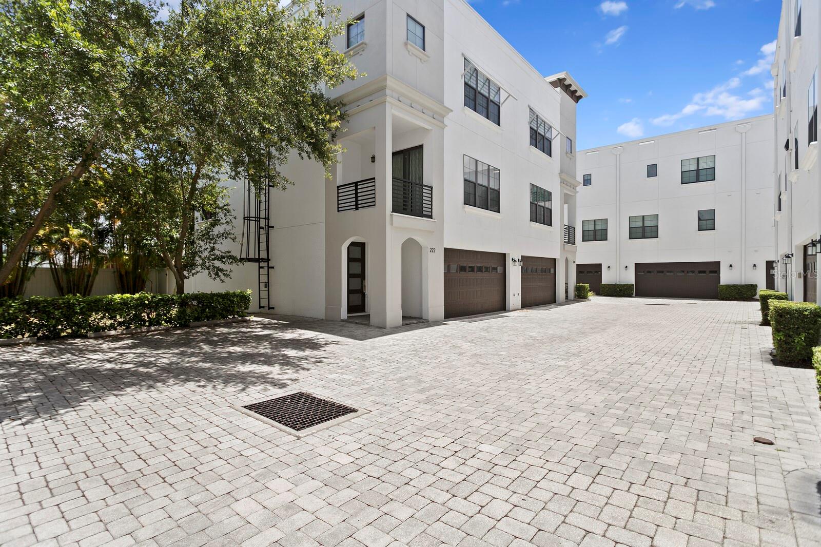 AUDUBON AVE TWNHMS - Residential