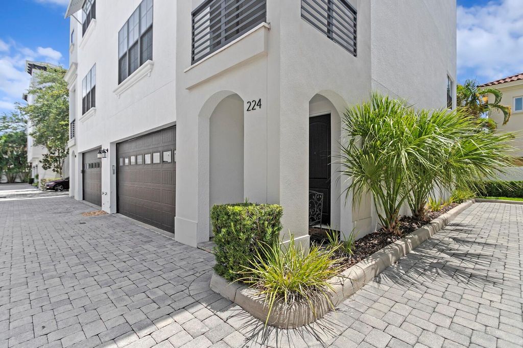 Photo of 224 S Audubon Avenue, Tampa, FL 33609 (MLS # TB8493510)