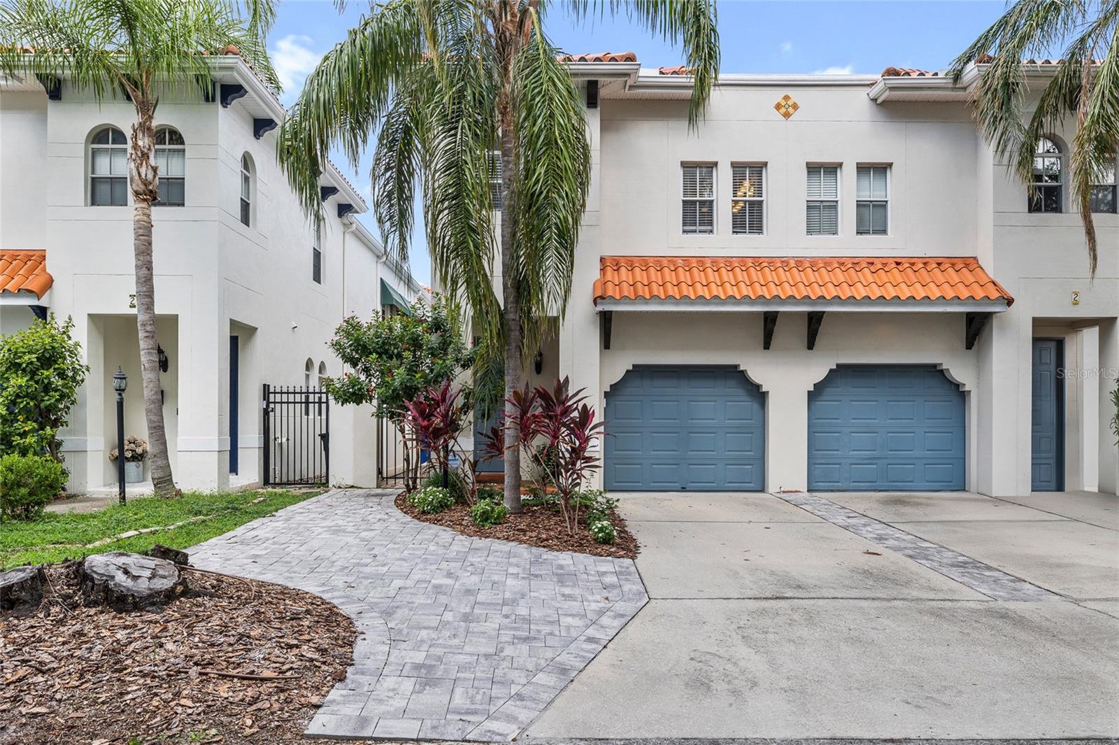Welcome to 104 S Moody Ave, Unit 3, a beautifully updated 2-bedroom, 2.5-bathroom townhome in a prime Tampa location. This home offers the perfect combination of convenience and comfort, just minutes from Downtown Tampa, Hyde Park, and an array of shopping, dining, and entertainment options. Enjoy easy access to major roadways and the highly-rated schools of Mitchell Elementary, Wilson Middle School, and H.B. Plant High School, making this an ideal spot for those seeking a central and well-connected location.
Step inside to discover a spacious floorplan with high ceilings and recently painted interiors. The first and second floors feature luxury vinyl plank flooring, offering a sleek and low-maintenance finish. The open-concept living area is filled with natural light, creating a welcoming atmosphere throughout the home. The kitchen is perfect for cooking and entertaining, while the upstairs offers a flexible space ideal for a desk or play area.
Both bedrooms include en-suite bathrooms, and the primary bedroom boasts a large walk-in closet for added convenience. The upstairs laundry area ensures that daily tasks are easily managed.
Located in the heart of Tampa, this home provides easy access to major roads, making commuting and exploring the area a breeze. Don’t miss out on this opportunity—schedule your private showing today!