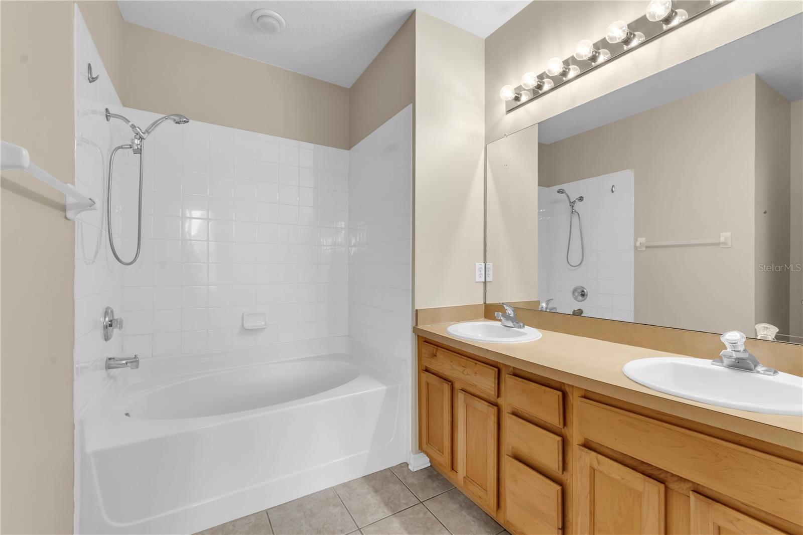BAYSHORE WEST TWNHMS PH - Residential