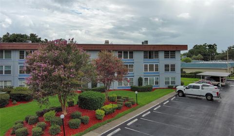 A home in WINTER HAVEN